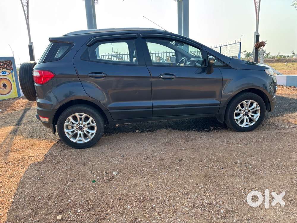 Good Condition Showroom History Available 80%tyre Diesel Vehicle