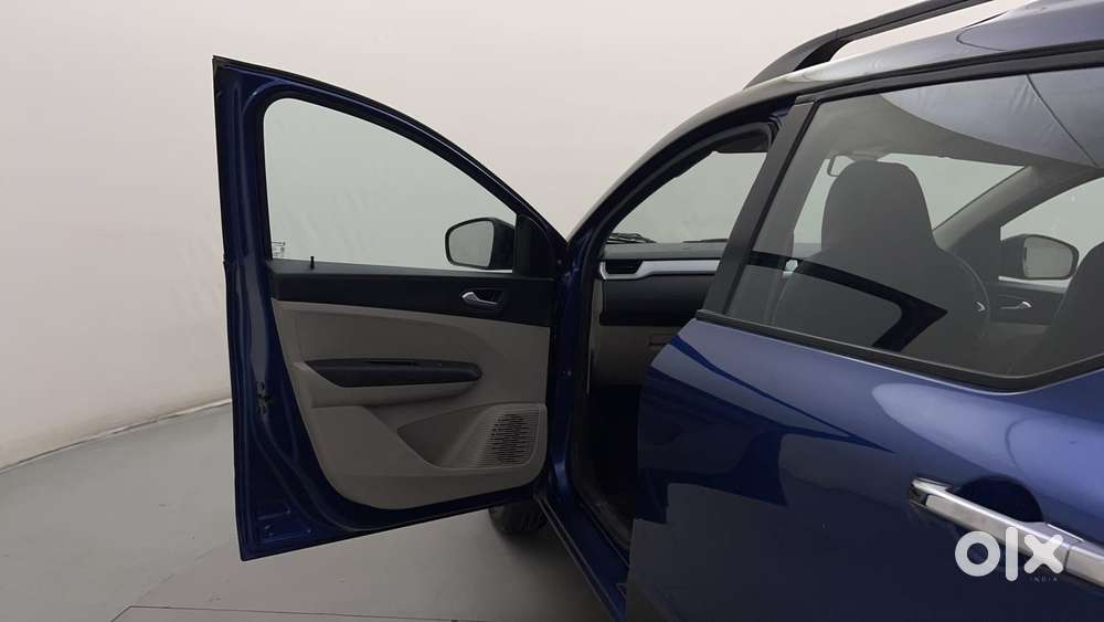 Renault Triber 1.0 Rxz Dual Tone, 2023, Petrol