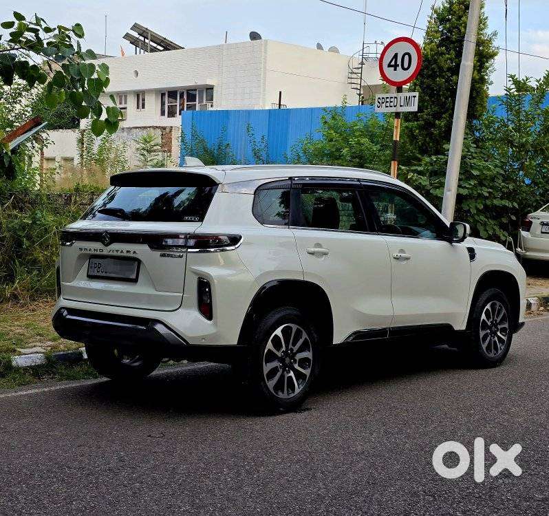 Maruti Suzuki Grand Vitara 1.5 Alpha Plus Intelligent Hybrid Ecvt, 2..
