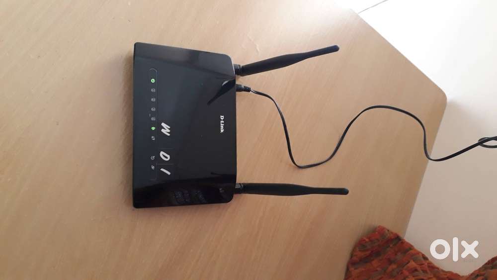 2 routers D link & Speedtouch (2.4 ghz) in good  working condition.