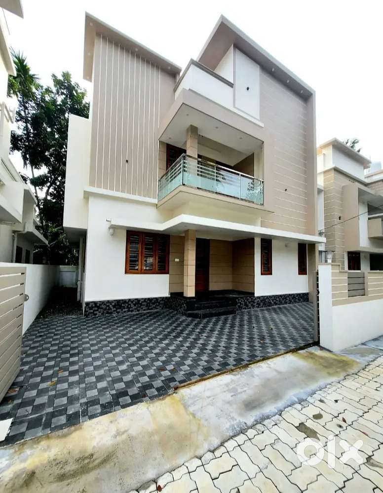 4 bed rooms 1800 sqft independent villa in edapally near varapuzha