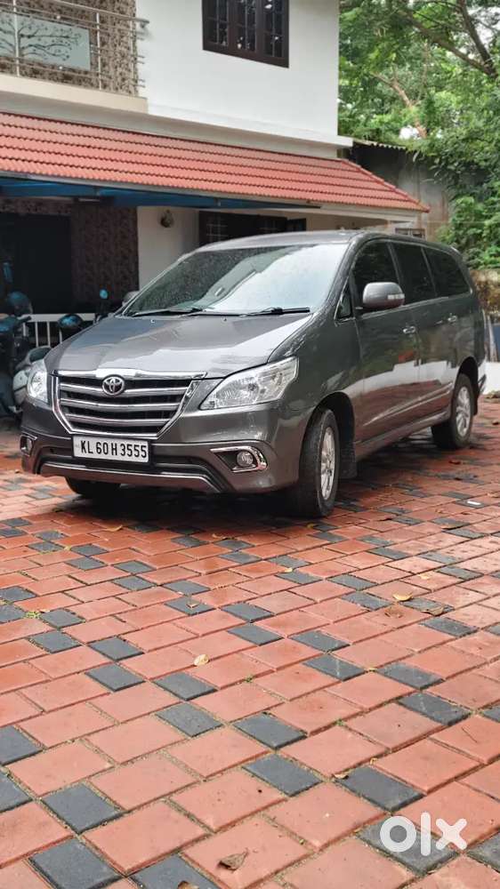 2014 Innova V Diesel Original Kerala Excellent Condition