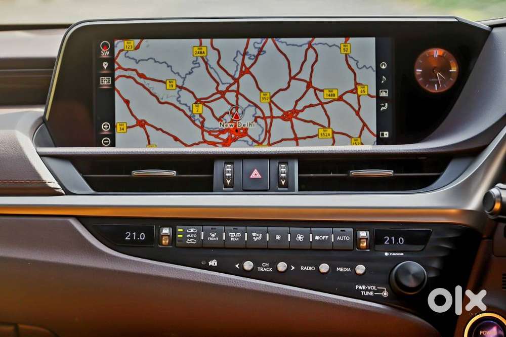 Lexus Es 300h Luxury, 2020, Cng & Hybrids