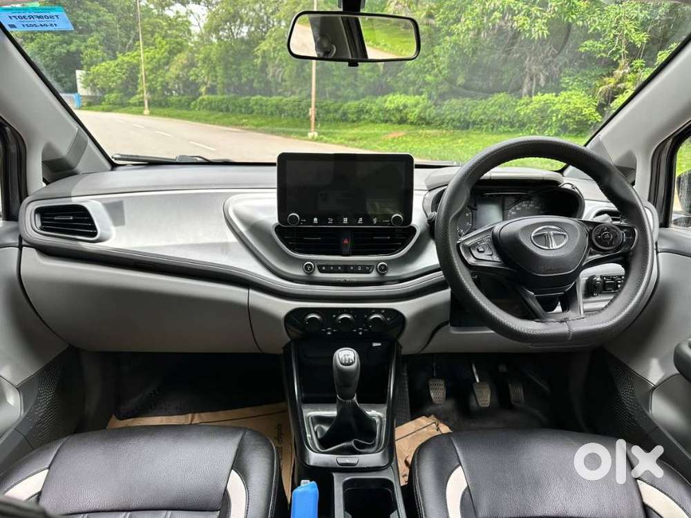 Tata Altroz 1.2 Xe, 2021, Petrol