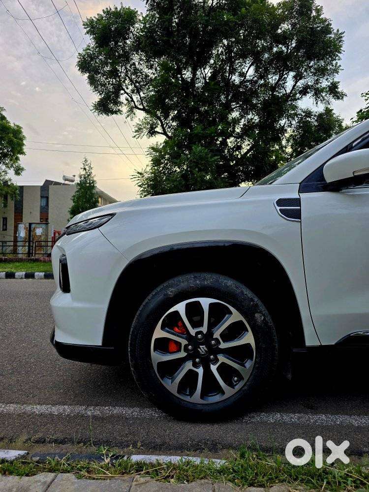 Maruti Suzuki Grand Vitara 1.5 Alpha Plus Intelligent Hybrid Ecvt, 2..