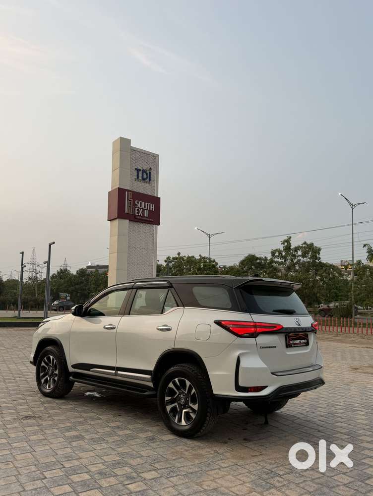 Toyota Fortuner 2.8 Legender 4x4, 2022, Diesel