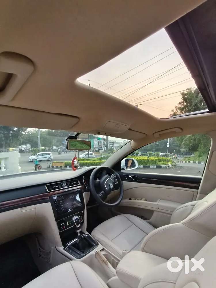 16 Feet Skoda Superb 7 Speed Gearbox Sunroof  Elegance 1.8 Tsi  1800cc