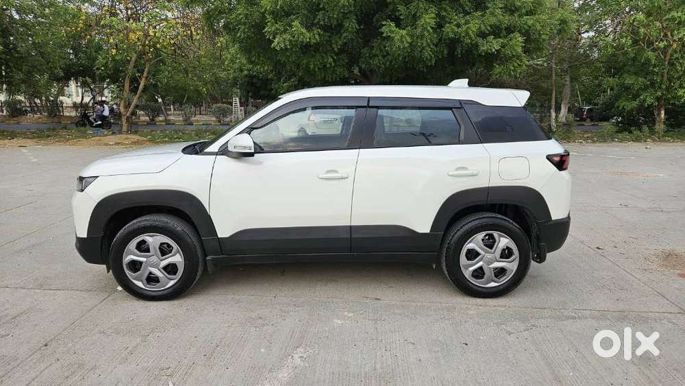 Maruti Suzuki Brezza 1.5 Lxi Smart Hybrid, 2024, Petrol