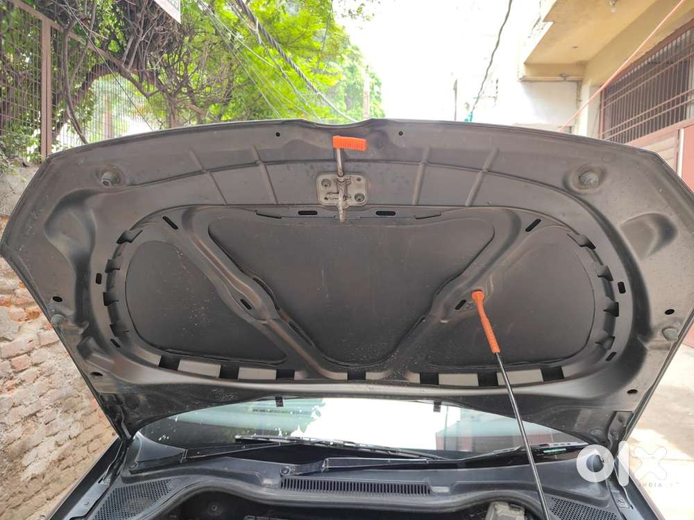 Volkswagen Polo Petrol Manual 2011