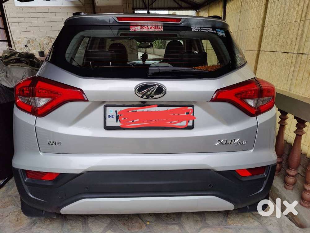 Mahindra Suv 300.silver