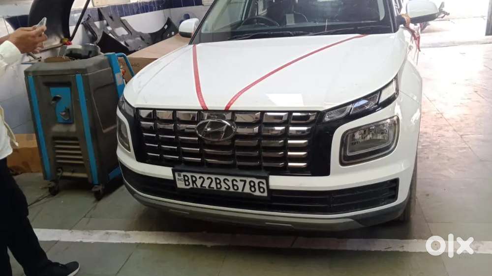 Hyundai Venue 2025 Petrol 5500 Km Driven