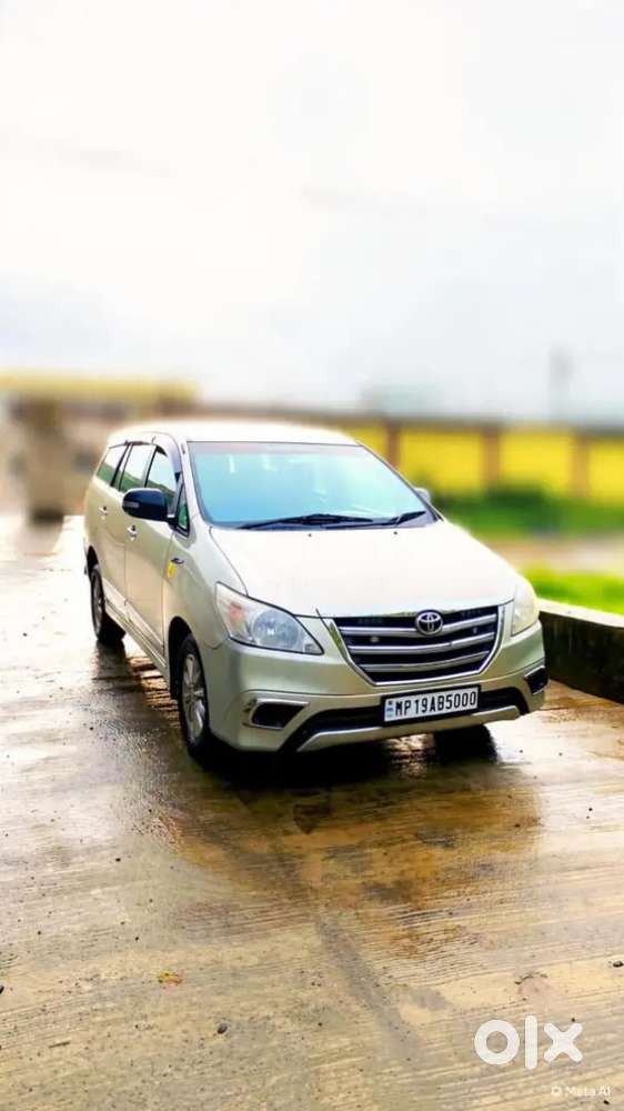 Toyota Innova Petrol 2014