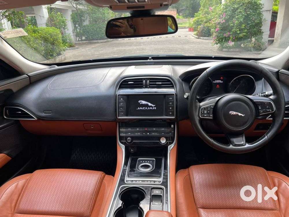 Jaguar Xe Portfolio, 2016, Petrol