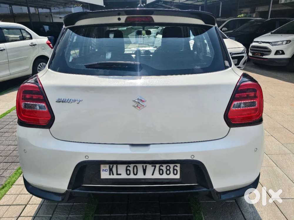 Maruti Suzuki Swift 1.3 Zxi, 2023, Petrol