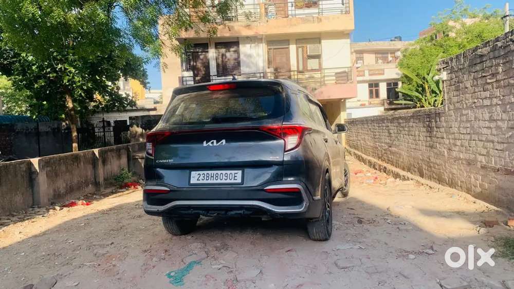Kia Carens 2023 Diesel 80000 Km Car