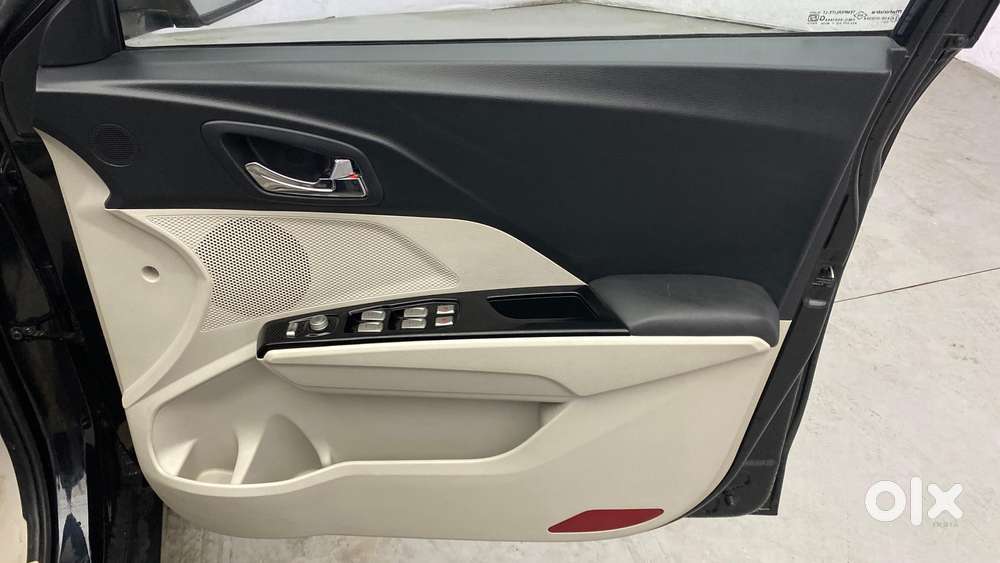 Mahindra Xuv300 W8 Option, 2023, Petrol