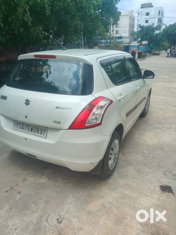 Maruti Suzuki Swift Vxi 1.2 Abs Bs-iv, 2015, Petrol