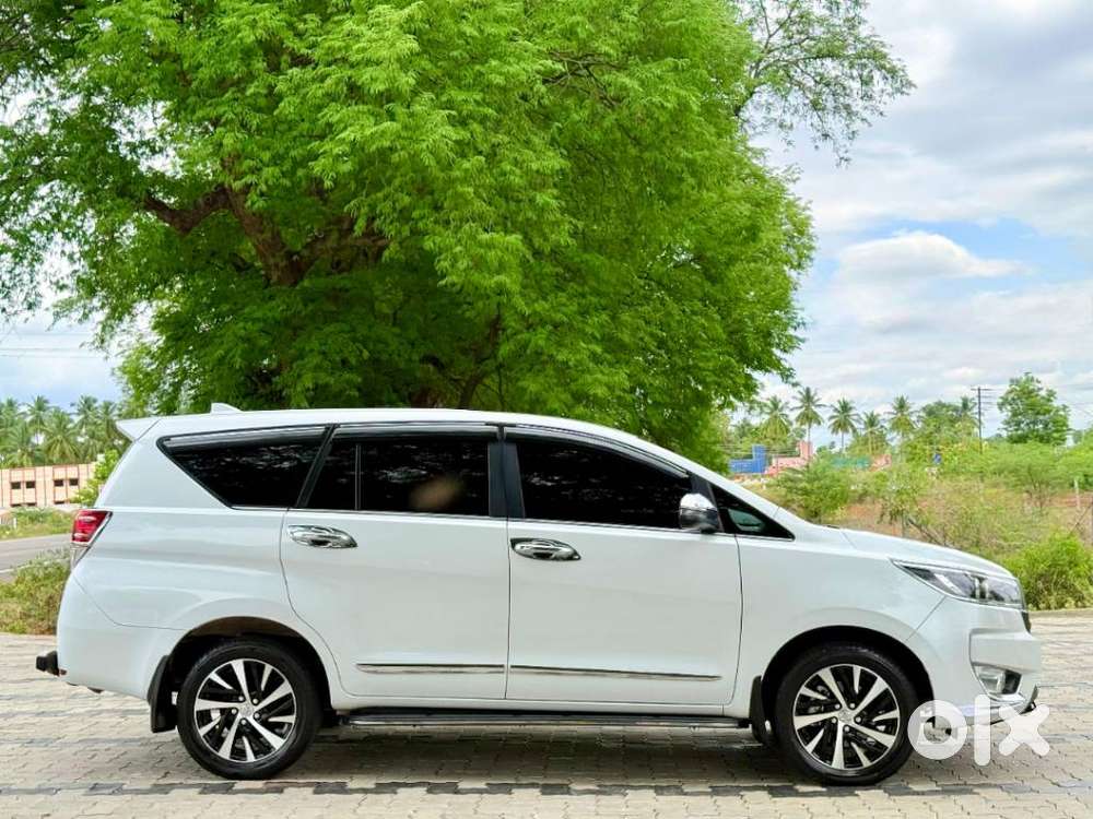 Toyota Innova Crysta [2020-ongoing] 2.4 Gx 7 Str, 2025, Diesel