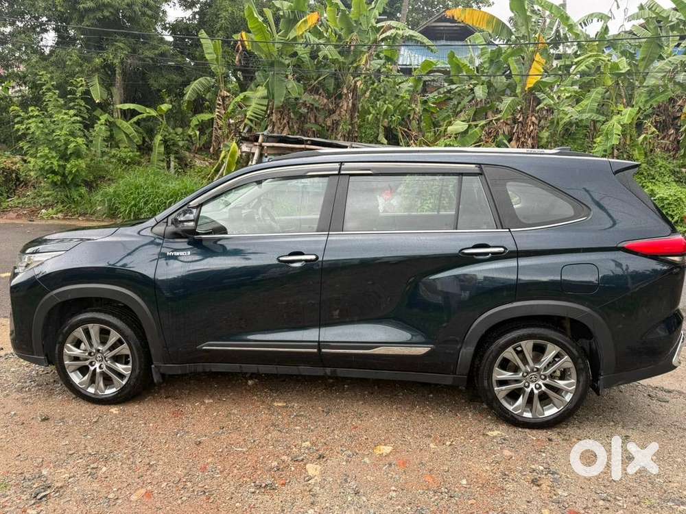 Innova Hycross