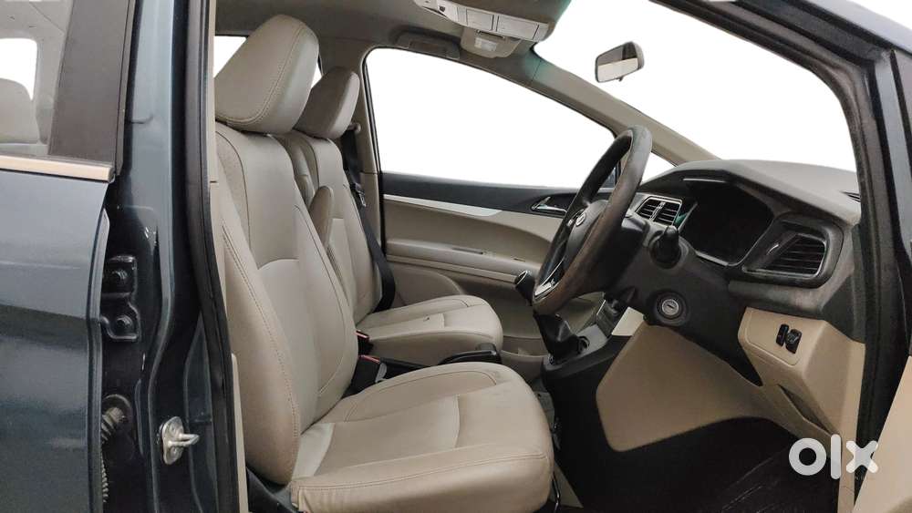 Mahindra Marazzo M8, 2018, Diesel