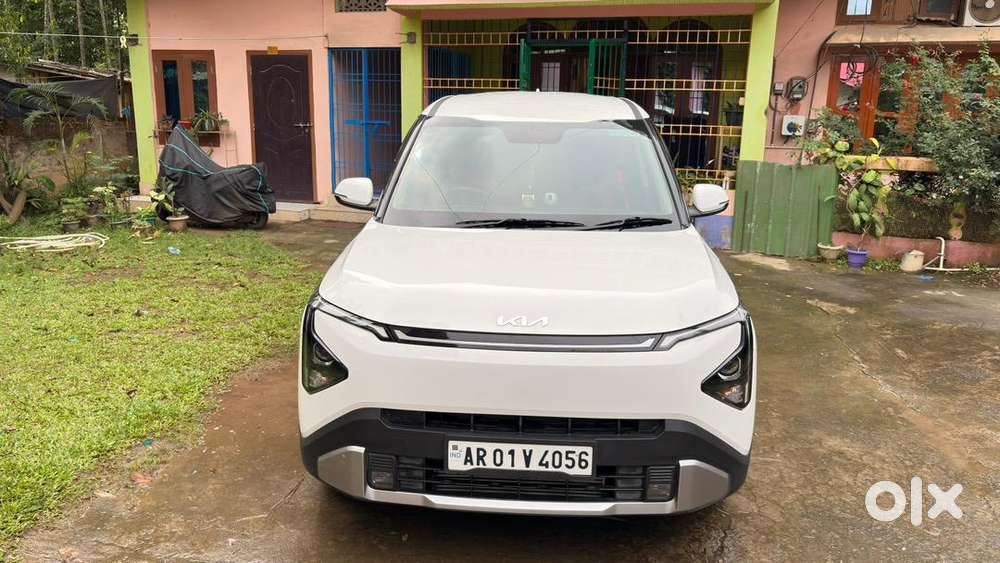 Kia Carens Clavis 2025 Petrol Well Maintained