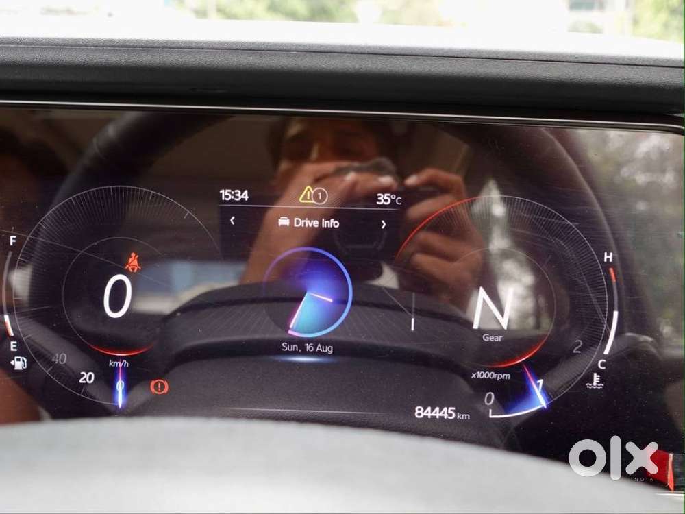Mahindra Xuv700 Ax 5 Petrol Mt Str (e), 2022