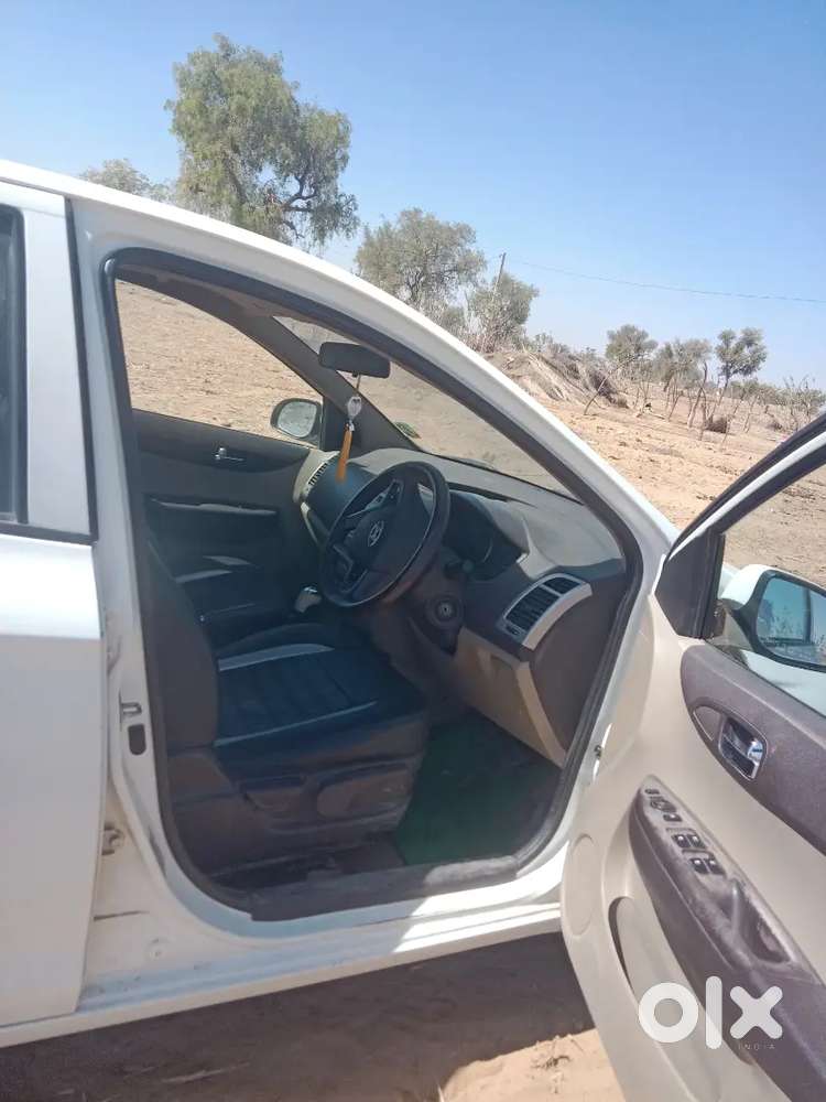 गाड़ी कंडीशन A1 80000 किलोमीटर चली हुई सेकंड ऑनर