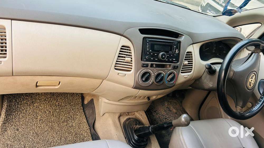 Toyota Innova 2009-2011 2.5 E 8 Str, 2010, Diesel