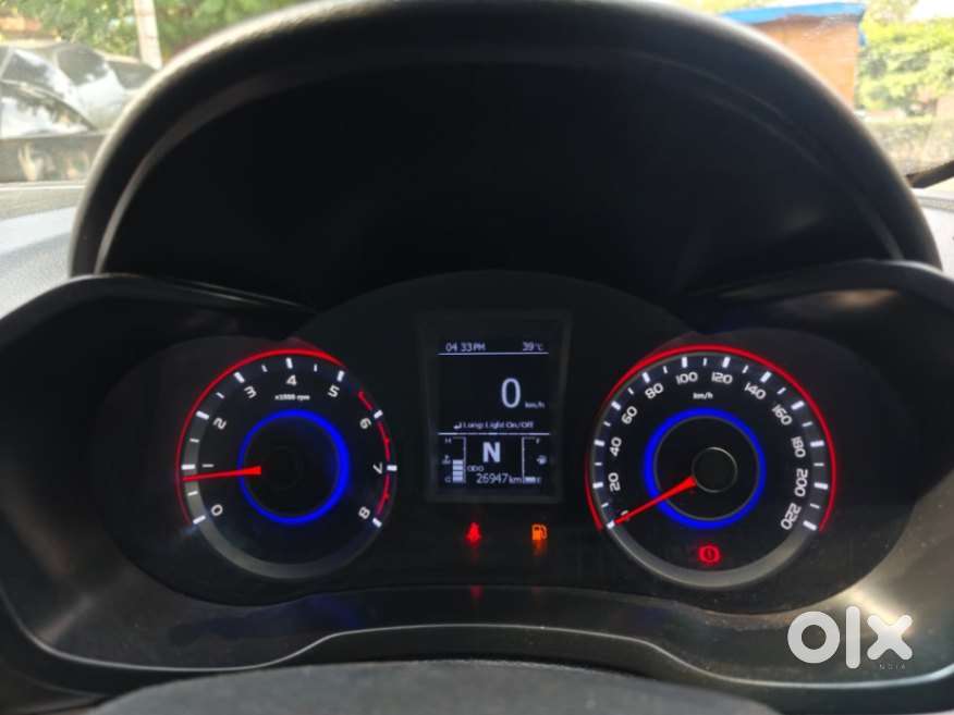 Mahindra Xuv300 1.2 W8 (o) Amt Petrol, 2023, Petrol