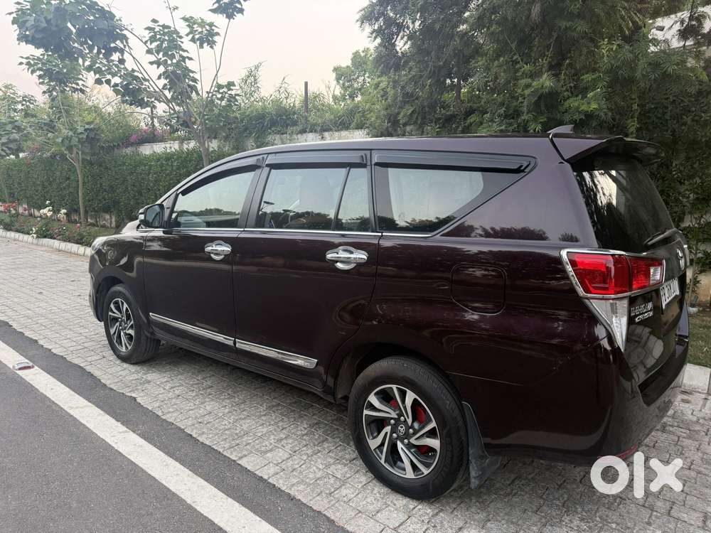 Toyota Innova Crysta 2.4 V 8 Str, 2016, Diesel