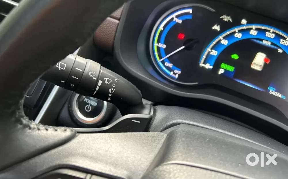 Toyota Innova Hycross 2.0 Zx Hybrid 7 Str, 2024, Petrol