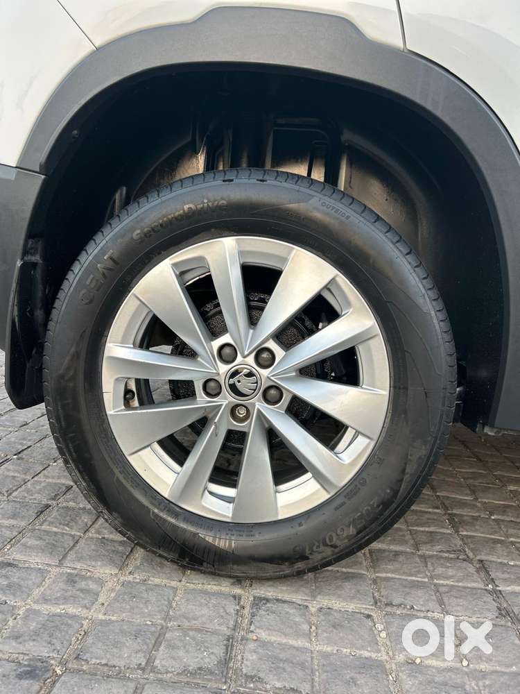 Skoda Kylaq Signature, 2025, Petrol