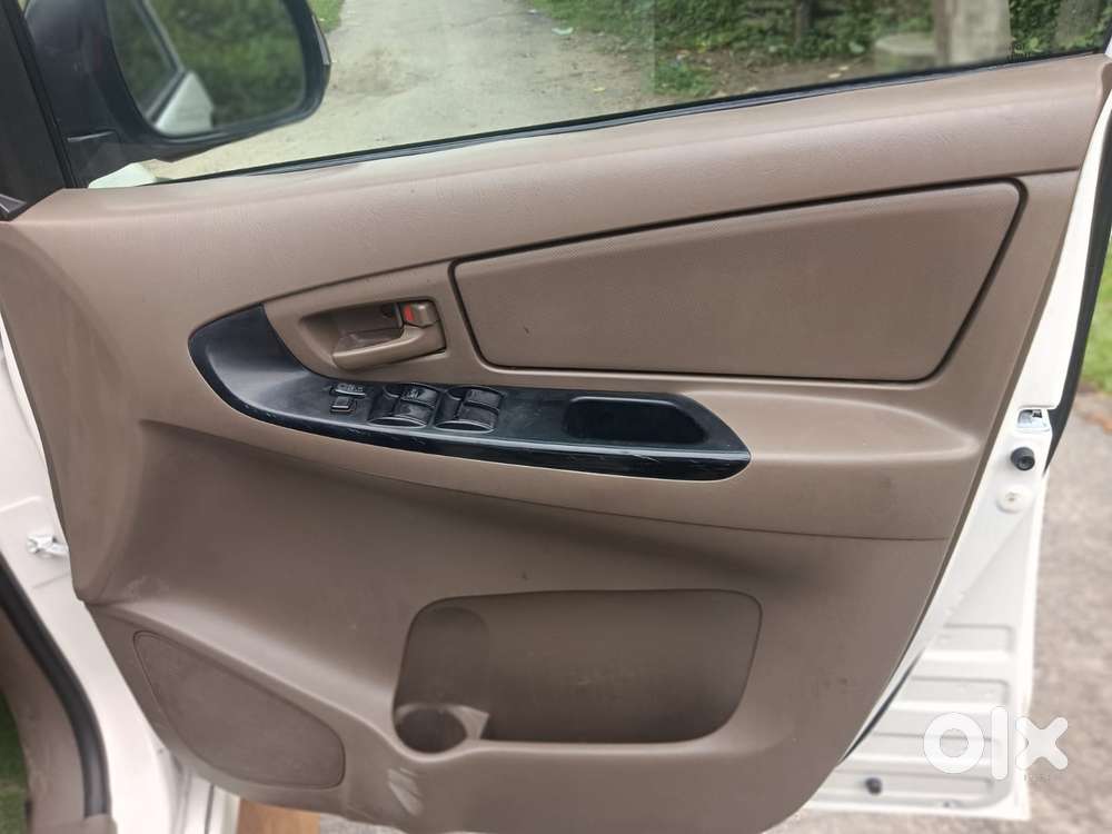 Toyota Innova 2.5 G (diesel) 7 Seater Bs Iv, 2015, Diesel