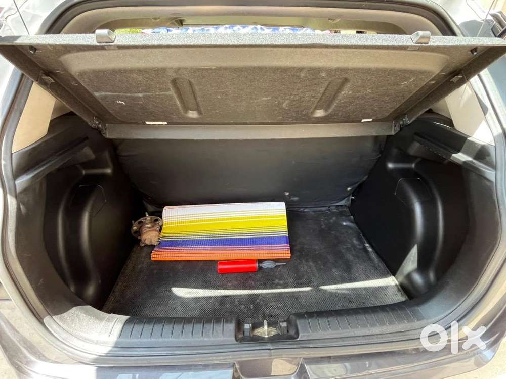 Hyundai Venue 2022 Petrol 25800 Km Driven