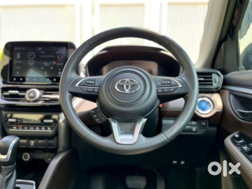 Toyota Urban Cruiser Hyryder V Hybrid Aero Edition, 2024, Petrol