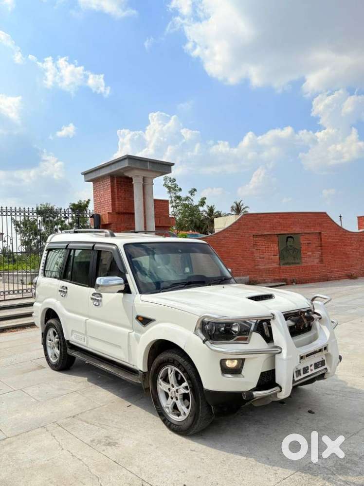 Mahindra Scorpio S10, 2017, Petrol