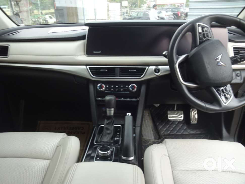 Mahindra Xuv700 2.2 Ax 5 Diesel At 7 Str, 2023, Diesel