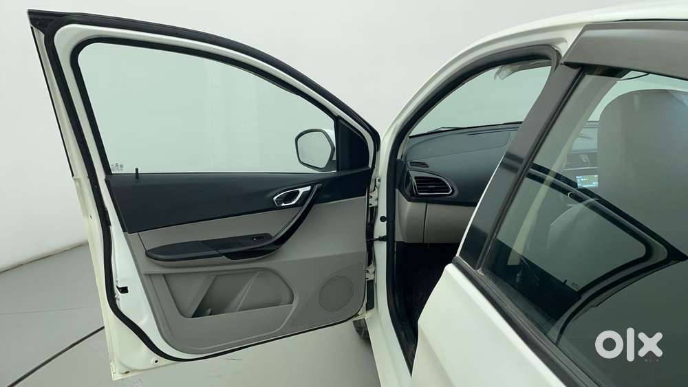 Tata Tiago Xza, 2017, Petrol