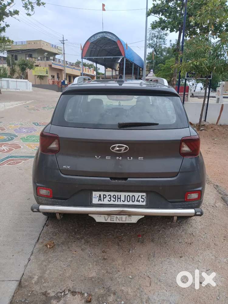Hyundai Venue 2021 Diesel Well Maintained