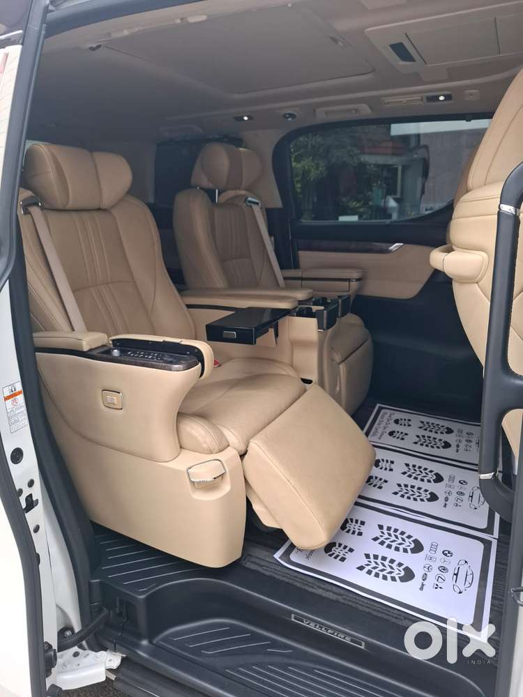 Toyota Vellfire 2.5 Executive Lounge, 2021, Petrol
