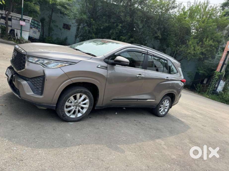 Toyota Innova Hycross 2.0 Vx (o) Hybrid 7 Str, 2024, Petrol