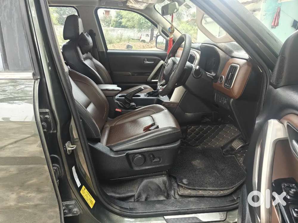 Mahindra Scorpio-n 2025 Z8 Petrol