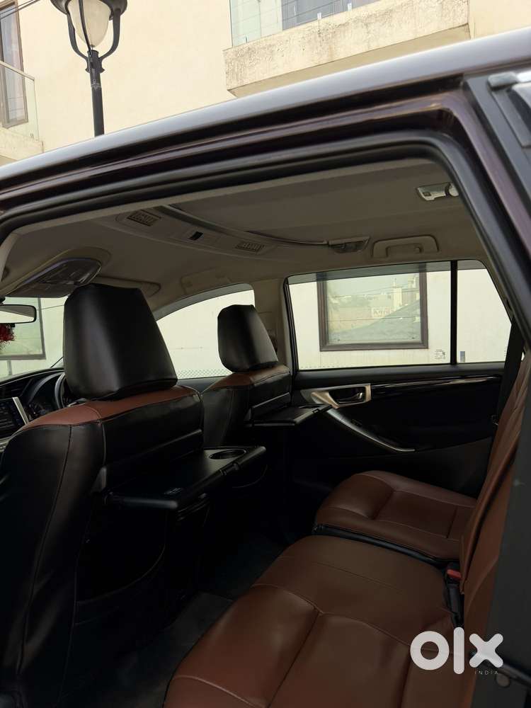 Toyota Innova Crysta 2.4 V 8 Str, 2016, Diesel