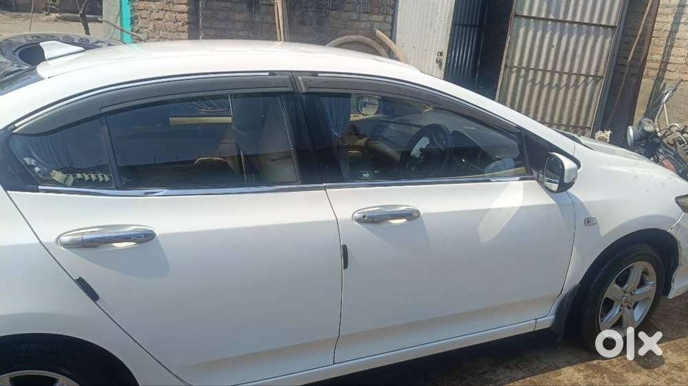 Well Maintained Honda City 2011 (i-vtec) – Petrol – Only 80,000 Km!