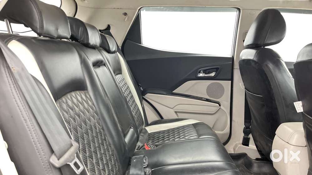 Mahindra Xuv300 W8, 2021, Petrol