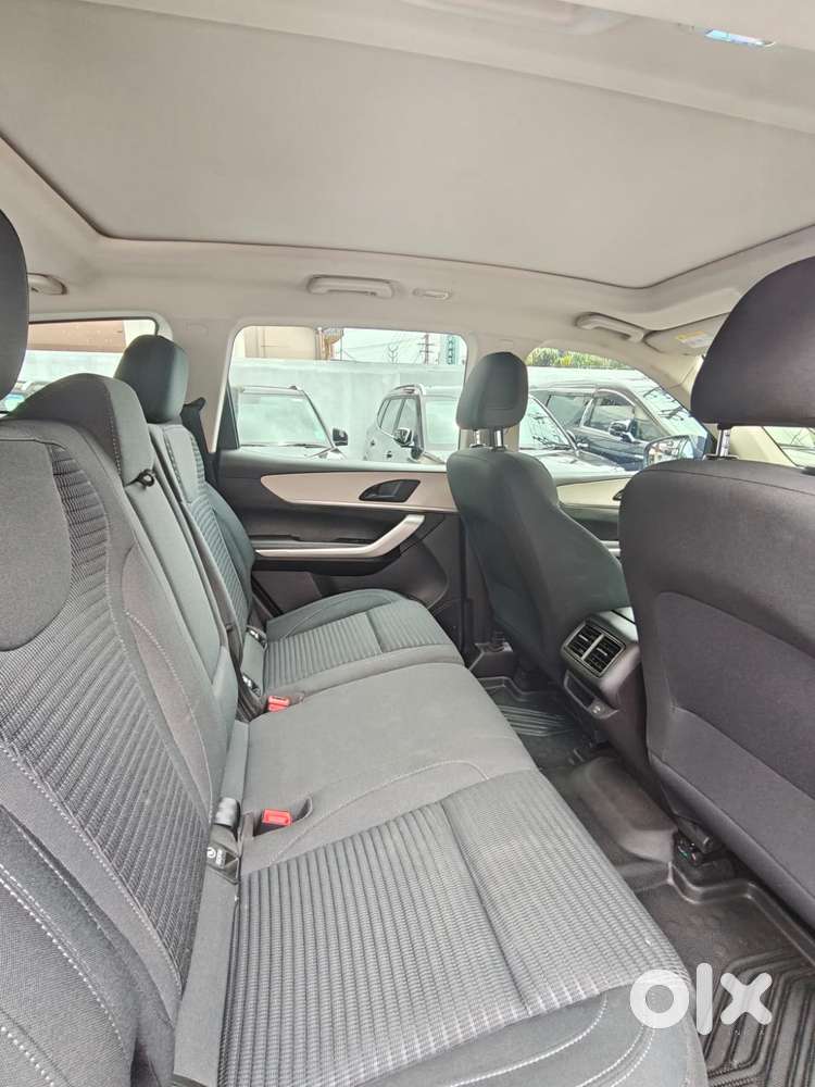 Mahindra Xuv700 2.2 Ax 5 Diesel At 7 Str, 2024, Diesel