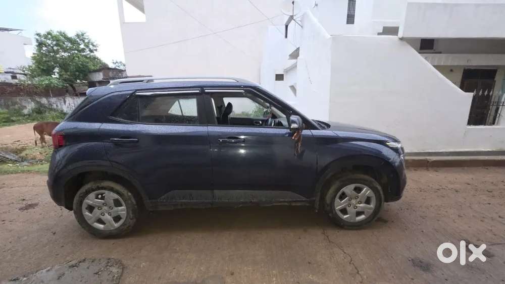 Hyundai Venue 2022 Petrol Well Maintained