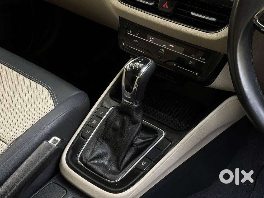 Skoda Slavia 1.0 Tsi Style At, 2023, Petrol
