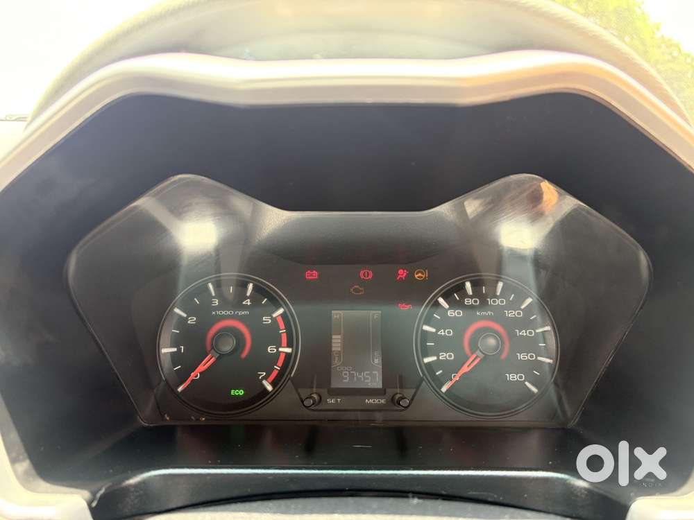 Mahindra Kuv 100 Mahindra-kuv-100-d75-k8-5str, 2016, Diesel