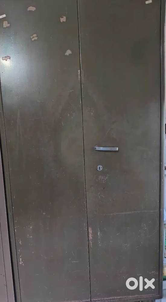 IN SALE VERY HEAVY AND SPECIOUS METAL IRON CUPBOARD
